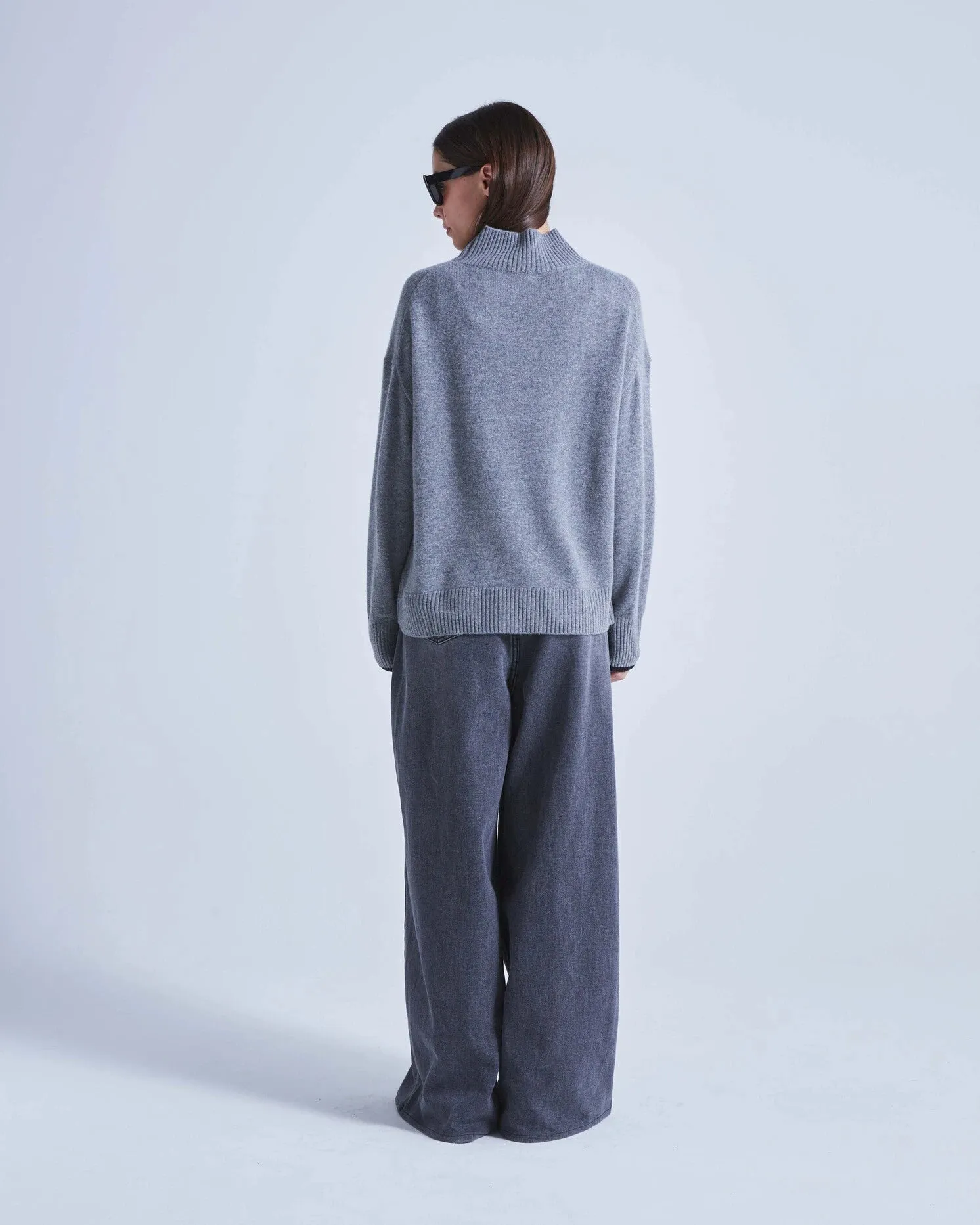 ABSOLUT CASHMERE JACKIE SWEATER IN DARK HEATHER GREY