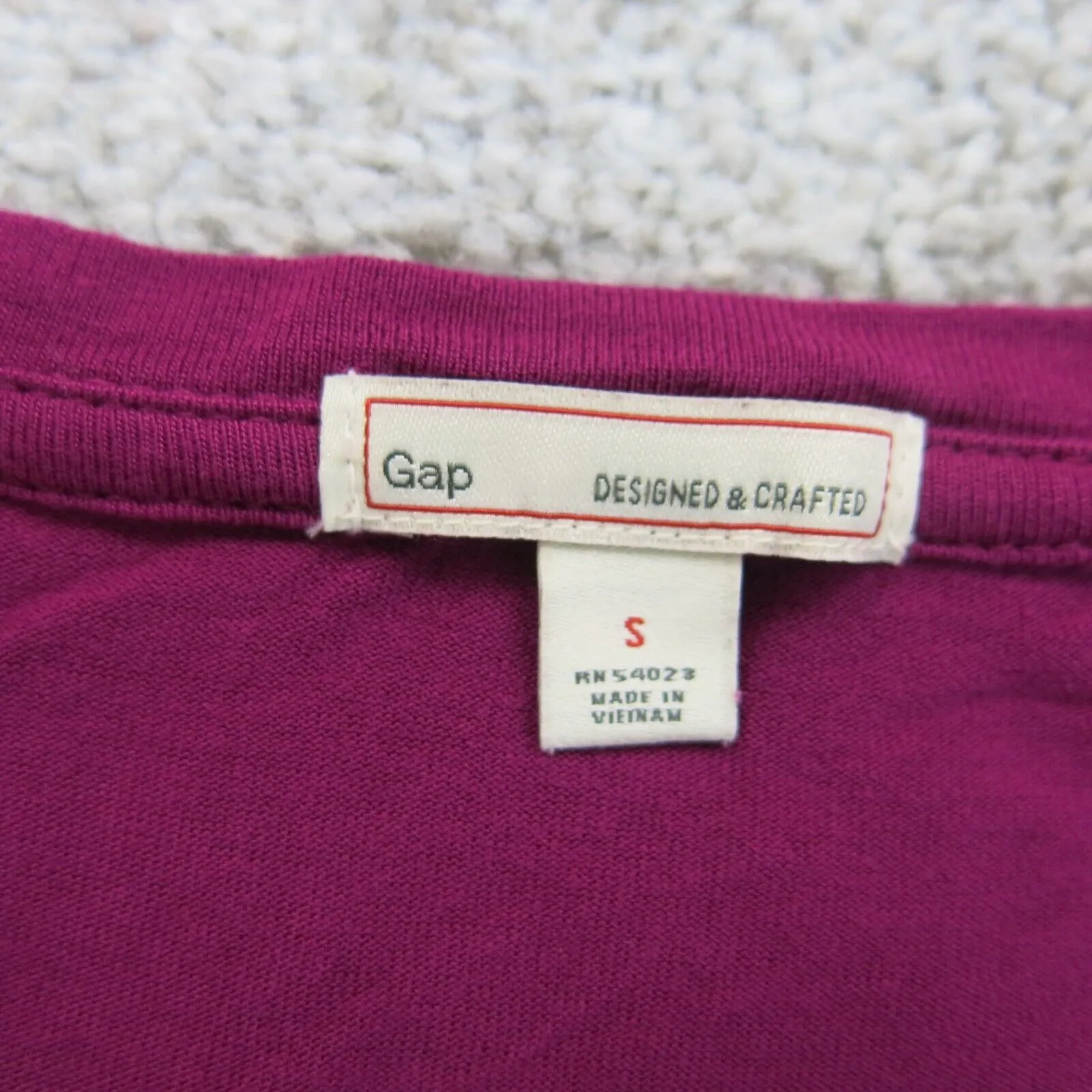 GAP Womens Casual Round Neck T Shirt Round Hem Long Sleeves Hot Pink Size S