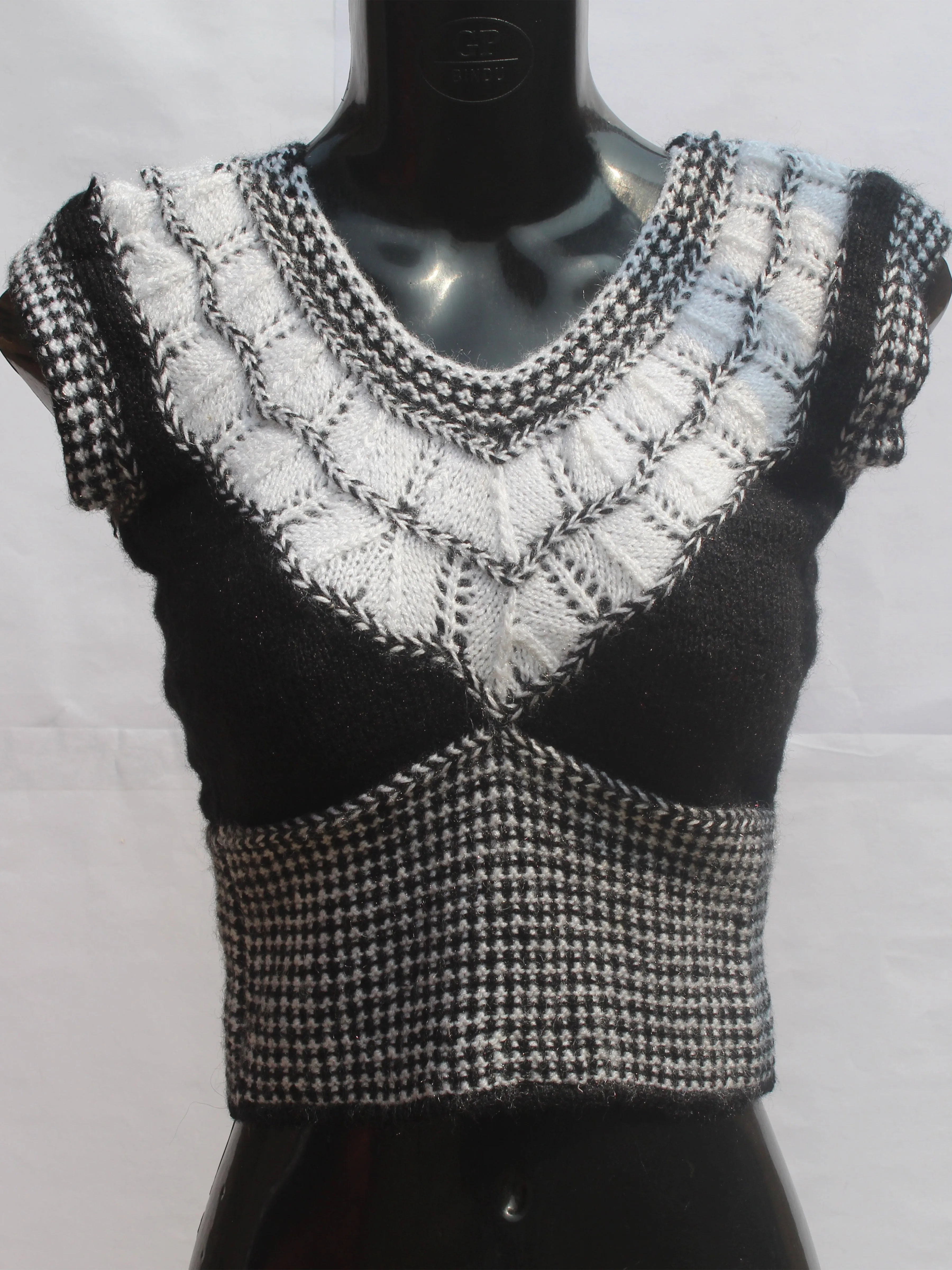 Graminarts Knitted Woolen Black & White Beautiful Round Neck Women Blouse